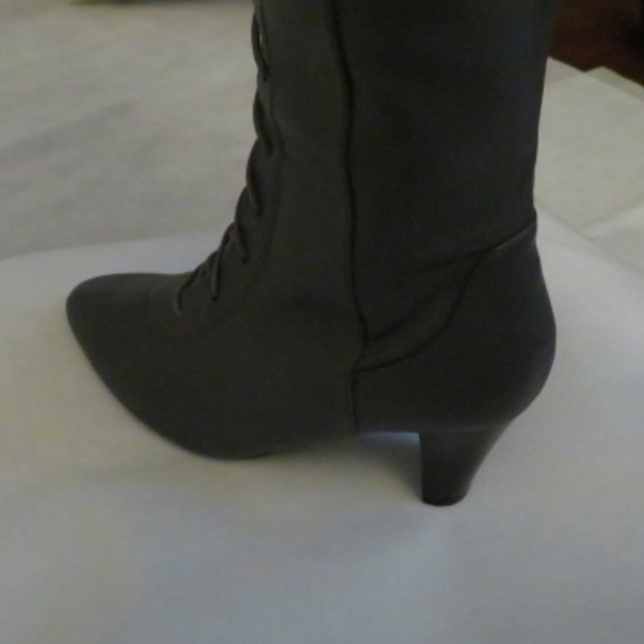 Comfortview Gray Lace Up Boots 8 1/2 & 9W NWBOX - Picture 6 of 8